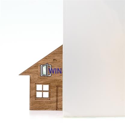 Is gelaagd glas dat is samengesteld uit 2 of meerdere glasbladen waarin twee of meer lagen zijn verwerkt van een kunststof folie (PVB). STADIP PROTECT kan gecombineerd worden met andere glasfuncties: thermische isolatie, zonwerend dubbel glas, design glas of figuurglas.